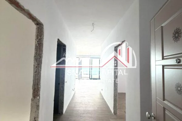 Shtepi ne shitje Apartament ne Vlore, 2+1, Mobilimi Bosh, pa mobiluar, Pagesa 350,000  Euro.