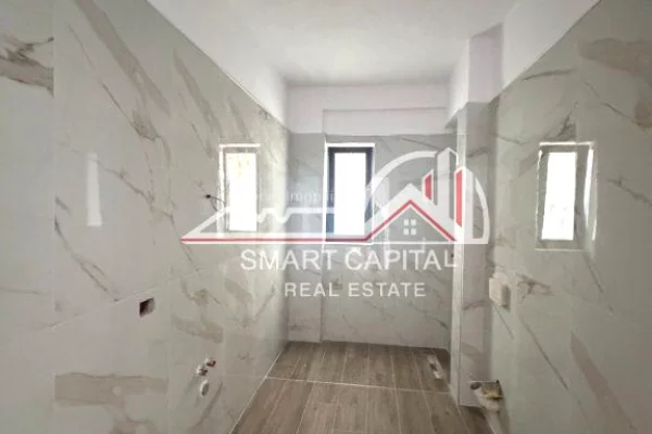Shtepi ne shitje Apartament ne Vlore, 2+1, Mobilimi Bosh, pa mobiluar, Pagesa 350,000  Euro.