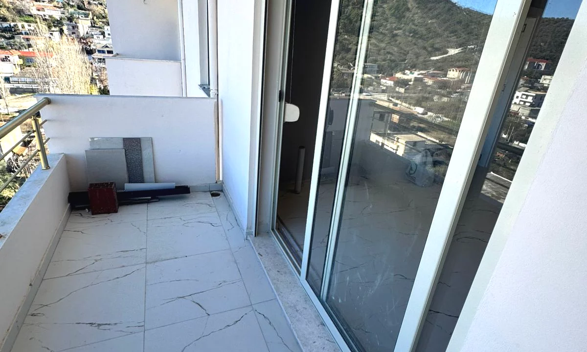 Shtepi ne shitje Apartament ne Vlore, 2+1, Mobilimi E mobiluar, Pagesa 177,000  Euro.