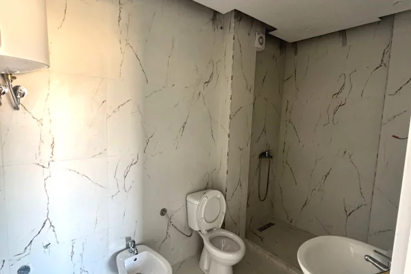 Shtepi ne shitje Apartament ne Vlore, 2+1, Mobilimi E mobiluar, Pagesa 177,000  Euro.