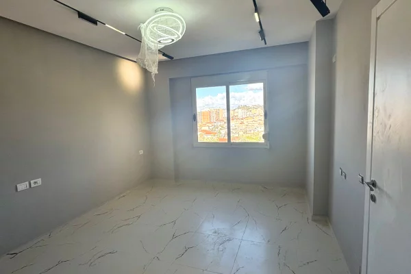 Shtepi ne shitje Apartament ne Vlore, 2+1, Mobilimi E mobiluar, Pagesa 177,000  Euro.