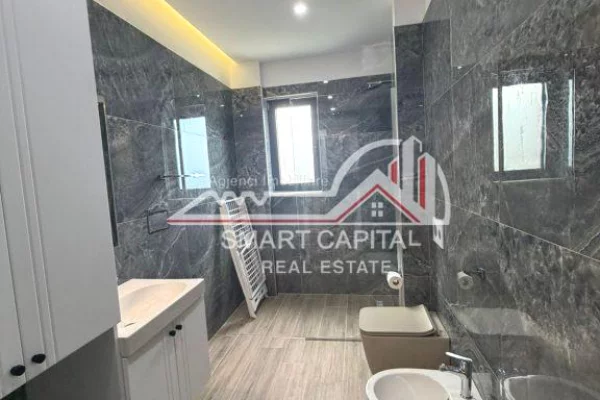 Shtepi ne shitje Apartament ne Vlore, 2+1, Mobilimi E mobiluar, Pagesa 390,000  Euro.