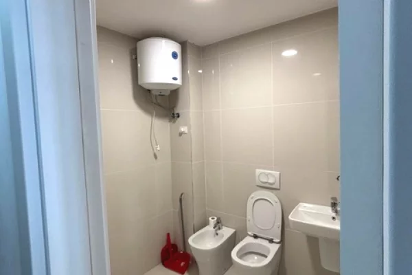 Shtepi me qera Penthose(kati i fundit panoramik) ne Tirane, 2+1, Mobilimi E mobiluar, Pagesa 800  Euro.