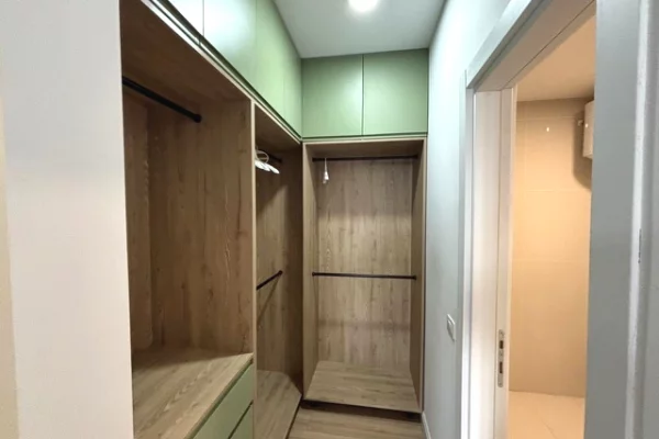 Shtepi me qera Penthose(kati i fundit panoramik) ne Tirane, 2+1, Mobilimi E mobiluar, Pagesa 800  Euro.