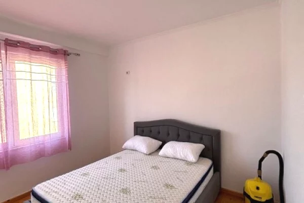 Shtepi me qera Apartament ne Tirane, 2+1, Mobilimi E mobiluar, Pagesa 500  Euro.