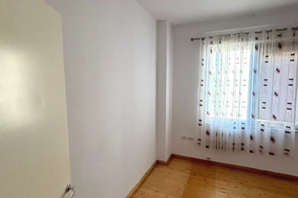 Shtepi me qera 2+1 ne Tirane - 500 Euro