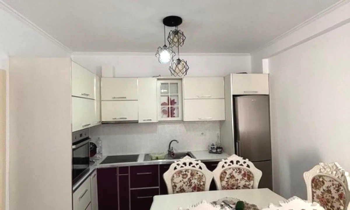 Shtepi me qera Apartament ne Tirane, 2+1, Mobilimi E mobiluar, Pagesa 500  Euro.