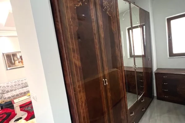 Shtepi me qera Apartament ne Tirane, Garsoniere, Mobilimi E mobiluar, Pagesa 380  Euro.