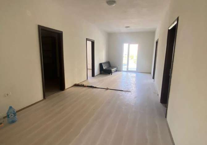 Ambient biznesi me qera 3+1 ne Tirane - 1,000 Euro