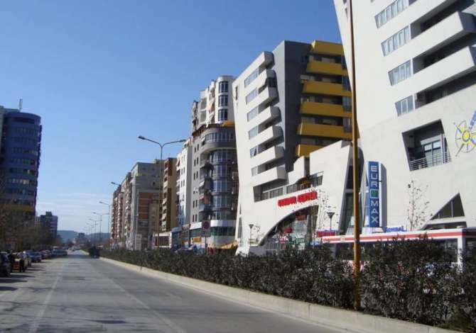 Ambient biznesi me qera 3+1 ne Tirane - 1,200 Euro