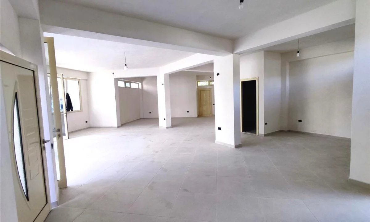 Tirane, jepet me qera ambjent magazinimi