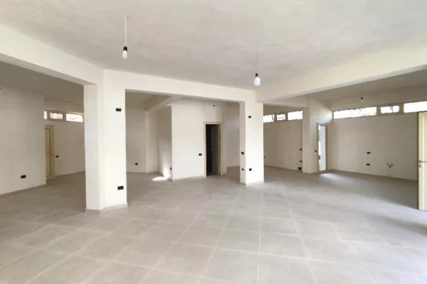 Tirane, jepet me qera ambjent magazinimi