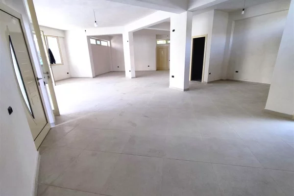 Tirane, jepet me qera ambjent magazinimi