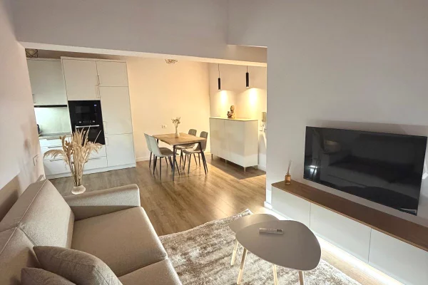 Shtepi me qera Apartament ne Tirane, 1+1, Mobilimi E mobiluar, Pagesa 850  Euro.