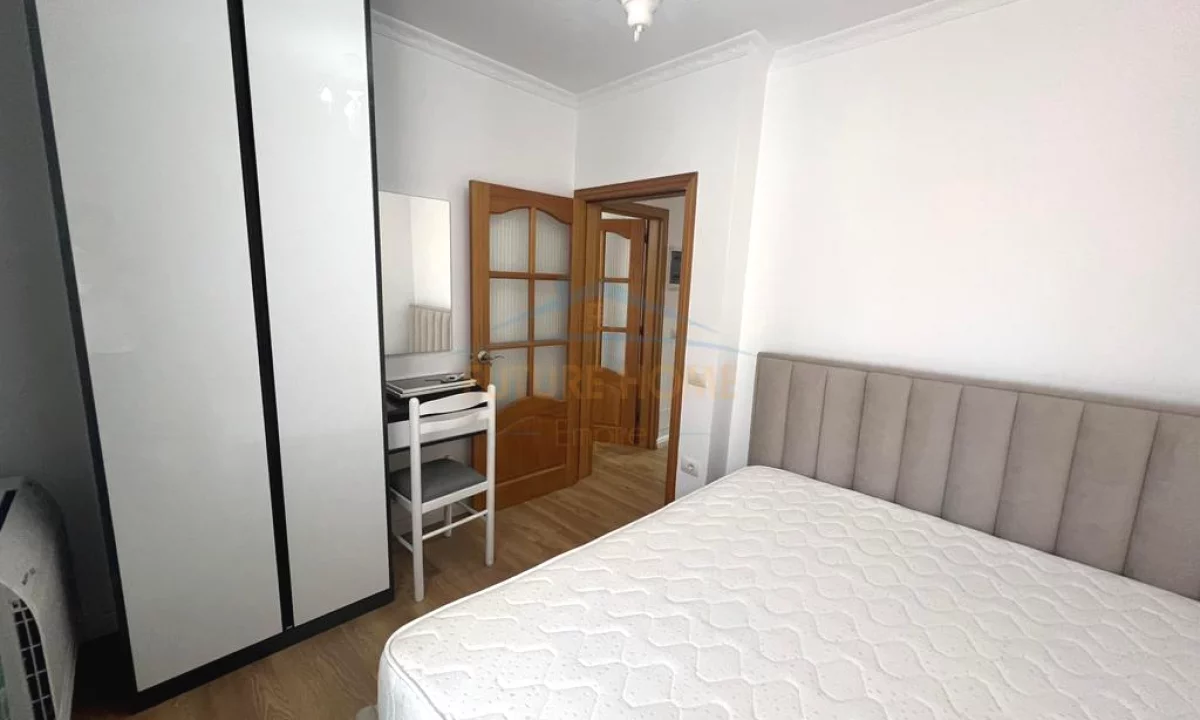 Shtepi me qera Apartament ne Tirane, 3+1, Mobilimi E mobiluar, Pagesa 700  Euro.