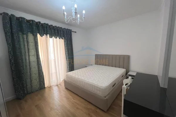 Shtepi me qera Apartament ne Tirane, 3+1, Mobilimi E mobiluar, Pagesa 700  Euro.