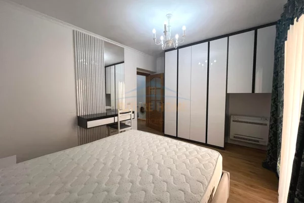 Shtepi me qera Apartament ne Tirane, 3+1, Mobilimi E mobiluar, Pagesa 700  Euro.
