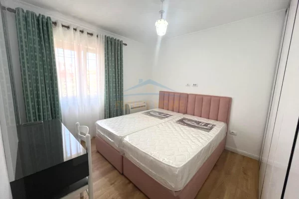Shtepi me qera Apartament ne Tirane, 3+1, Mobilimi E mobiluar, Pagesa 700  Euro.