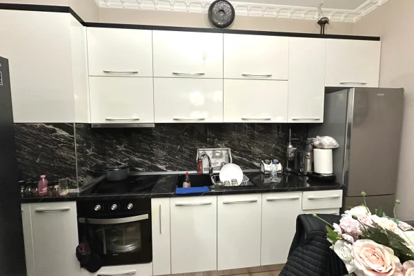 Shtepi ne shitje Apartament ne Tirane, 2+1, Mobilimi E mobiluar, Pagesa 350,000  Euro.