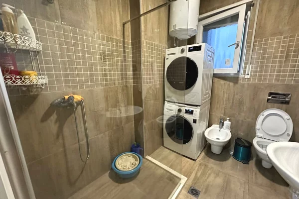 Shtepi ne shitje Apartament ne Tirane, 2+1, Mobilimi E mobiluar, Pagesa 350,000  Euro.