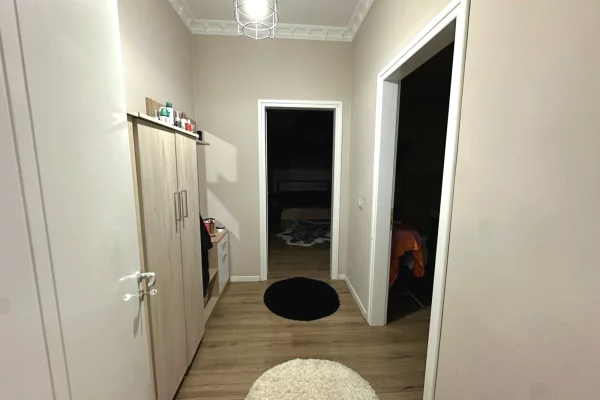 Shtepi ne shitje Apartament ne Tirane, 2+1, Mobilimi E mobiluar, Pagesa 350,000  Euro.