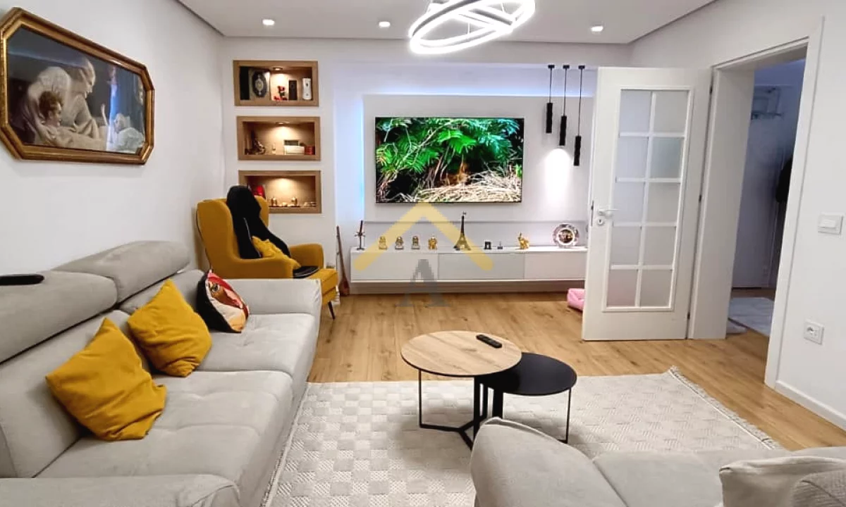 Shtepi ne shitje Apartament ne Tirane, 1+1, Mobilimi E mobiluar, Pagesa 158,000  Euro.