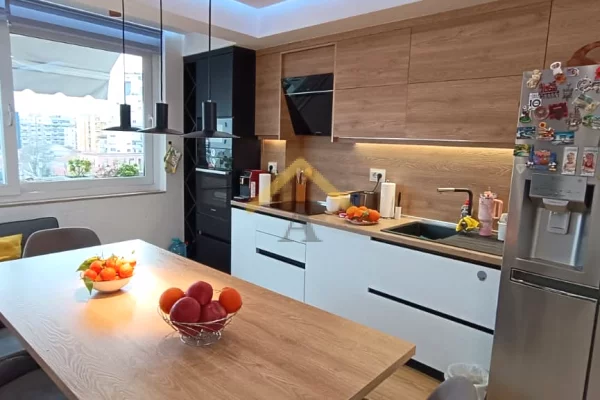 Shtepi ne shitje Apartament ne Tirane, 1+1, Mobilimi E mobiluar, Pagesa 158,000  Euro.