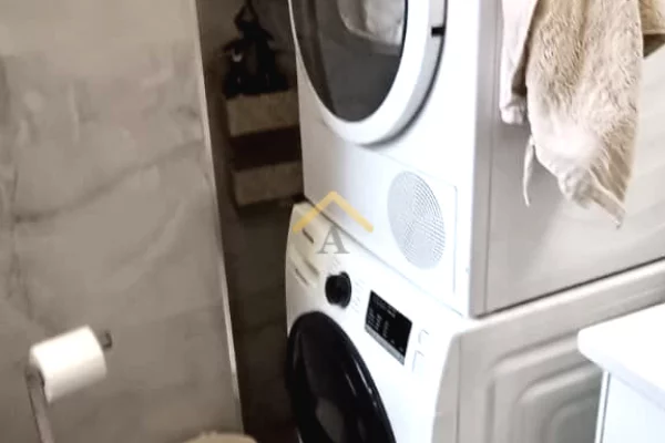 Shtepi ne shitje Apartament ne Tirane, 1+1, Mobilimi E mobiluar, Pagesa 158,000  Euro.