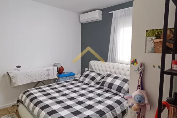 Shtepi ne shitje Apartament ne Tirane, 1+1, Mobilimi E mobiluar, Pagesa 158,000  Euro.