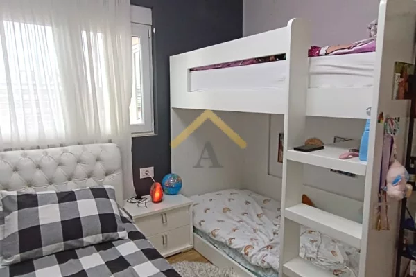 Shtepi ne shitje Apartament ne Tirane, 1+1, Mobilimi E mobiluar, Pagesa 158,000  Euro.