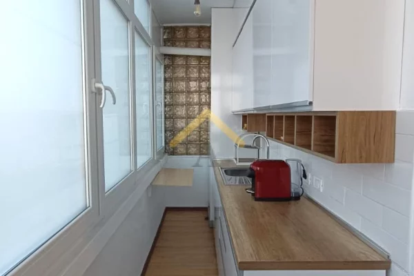 Shtepi ne shitje Apartament ne Tirane, 1+1, Mobilimi E mobiluar, Pagesa 200,000  Euro.