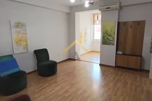 Shtepi ne shitje Apartament ne Tirane, 1+1, Mobilimi E mobiluar, Pagesa 200,000  Euro.