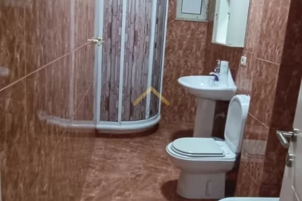 Shtepi ne shitje Apartament ne Tirane, 1+1, Mobilimi E mobiluar, Pagesa 200,000  Euro.