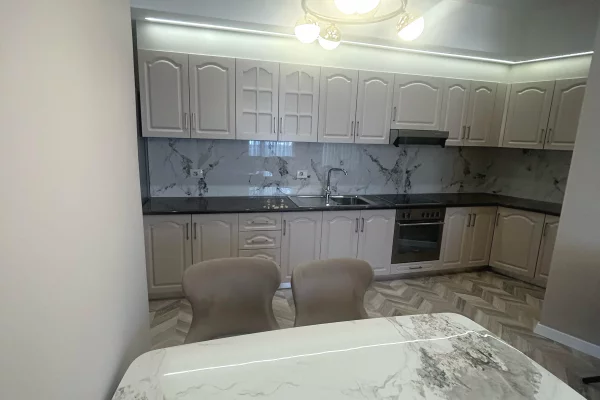 Shtepi ne shitje Apartament ne Tirane, 2+1, Mobilimi E mobiluar, Pagesa 355,000  Euro.