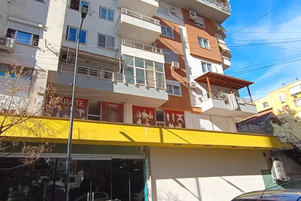 🏬 SHESIM DYQAN PRANE RESTORANT FRESKU 🏬 📐 165 m2 ambient i brendshem + 150 m2 verande 📍 Kati 0 |