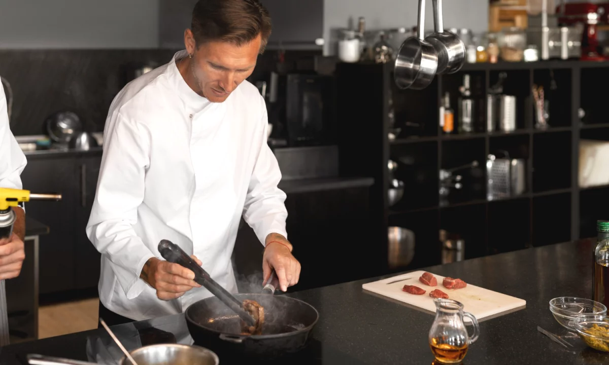 Njoftime Pune ne Tirane, Profesioni Punonjes/e Kuzhine , Fillestar/Pak eksperience, Pagesa Me Marreveshje.