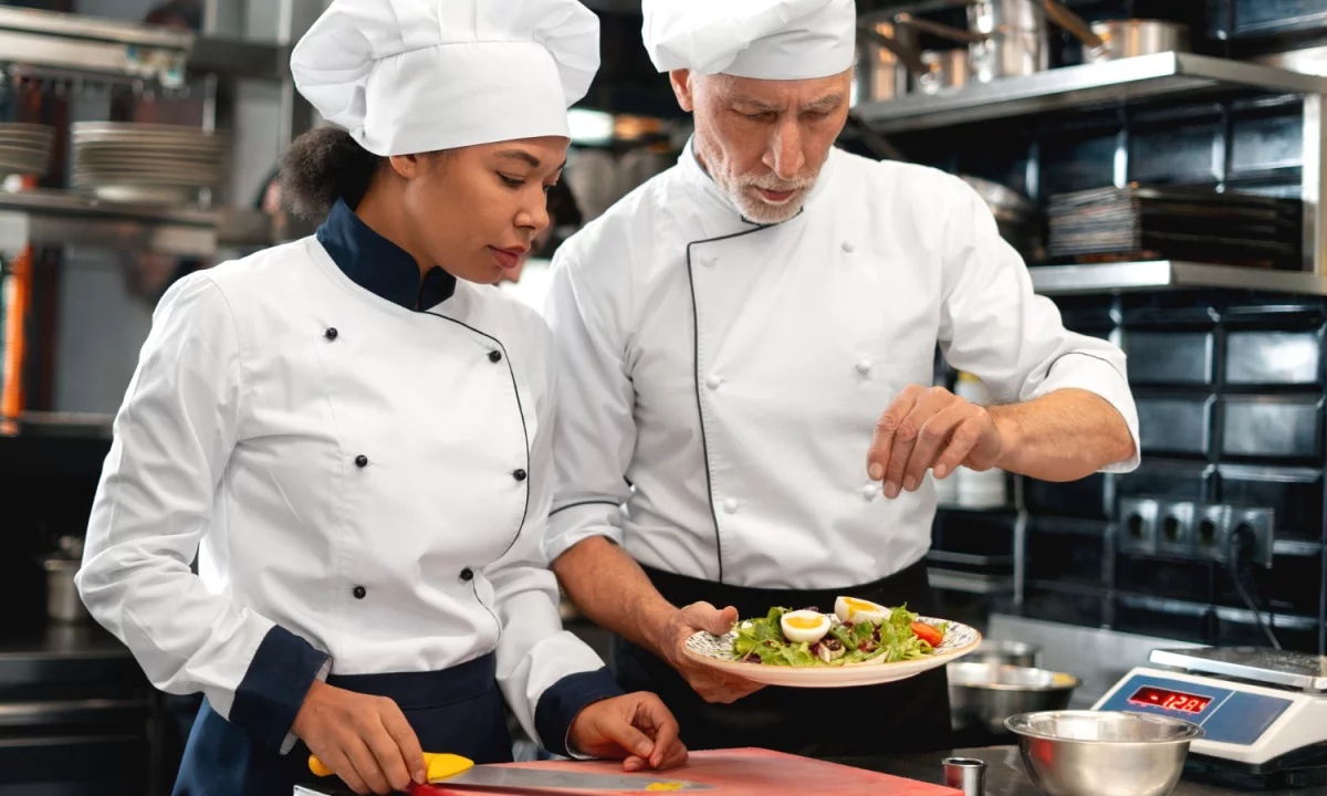 Njoftime Pune ne Tirane, Profesioni Kuzhiniere/Ndihmese Kuzhiniere , Fillestar/Pak eksperience, Pagesa Me Marreveshje.