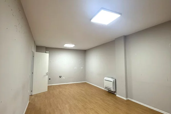 Business Property for Rent 3+1 in Tirana - 800 Euro