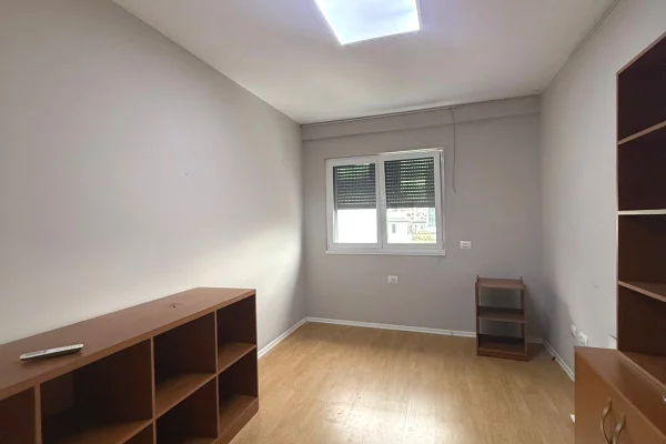 Eskluzive, Jepet me qera apartament bosh 2+1 + post parkimi 