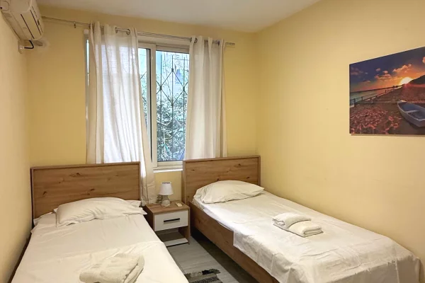 Shtepi me qera Apartament ne Tirane, 2+1, Mobilimi E mobiluar, Pagesa 800  Euro.