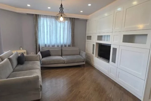 Apartament Ekskluziv 2+1+2 për Qira – Rezidenca Alba, 21 Dhjetori / Ish-Parku !