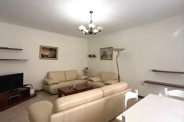 Shtepi me qera Apartament ne Tirane, 2+1, Mobilimi E mobiluar, Pagesa 750  Euro.