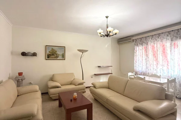 Shtepi me qera 2+1 ne Tirane - 750 Euro