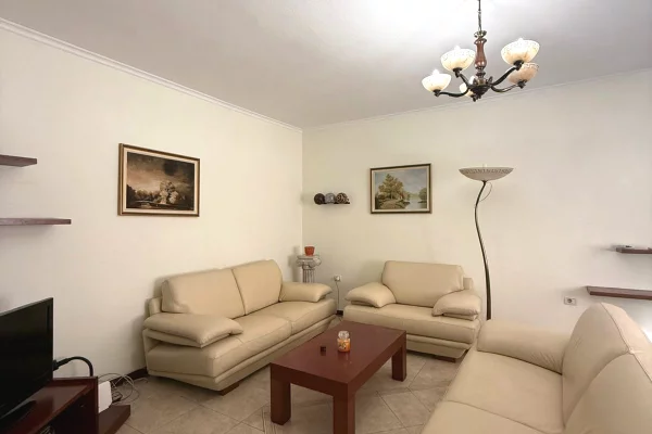 Shtepi me qera Apartament ne Tirane, 2+1, Mobilimi E mobiluar, Pagesa 750  Euro.