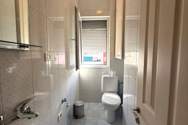 Shtepi me qera Apartament ne Tirane, 2+1, Mobilimi E mobiluar, Pagesa 750  Euro.