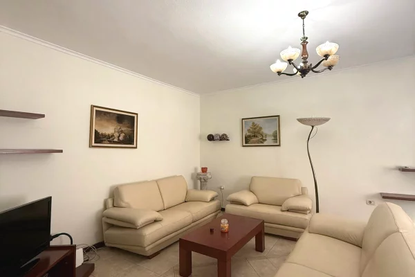 Shtepi me qera Apartament ne Tirane, 2+1, Mobilimi E mobiluar, Pagesa 750  Euro.
