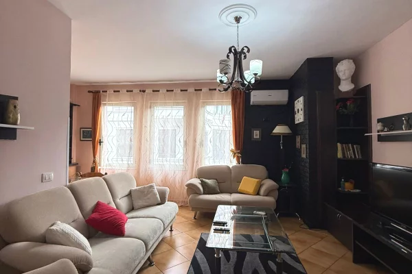 Shtepi me qera 2+1 ne Tirane - 550 Euro