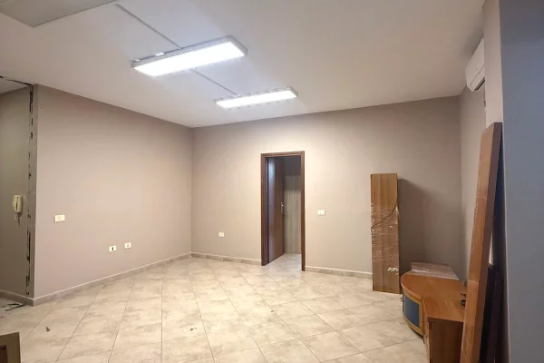 Shtepi me qera Apartament ne Tirane, 3+1, Mobilimi Bosh, pa mobiluar, Pagesa 800  Euro.