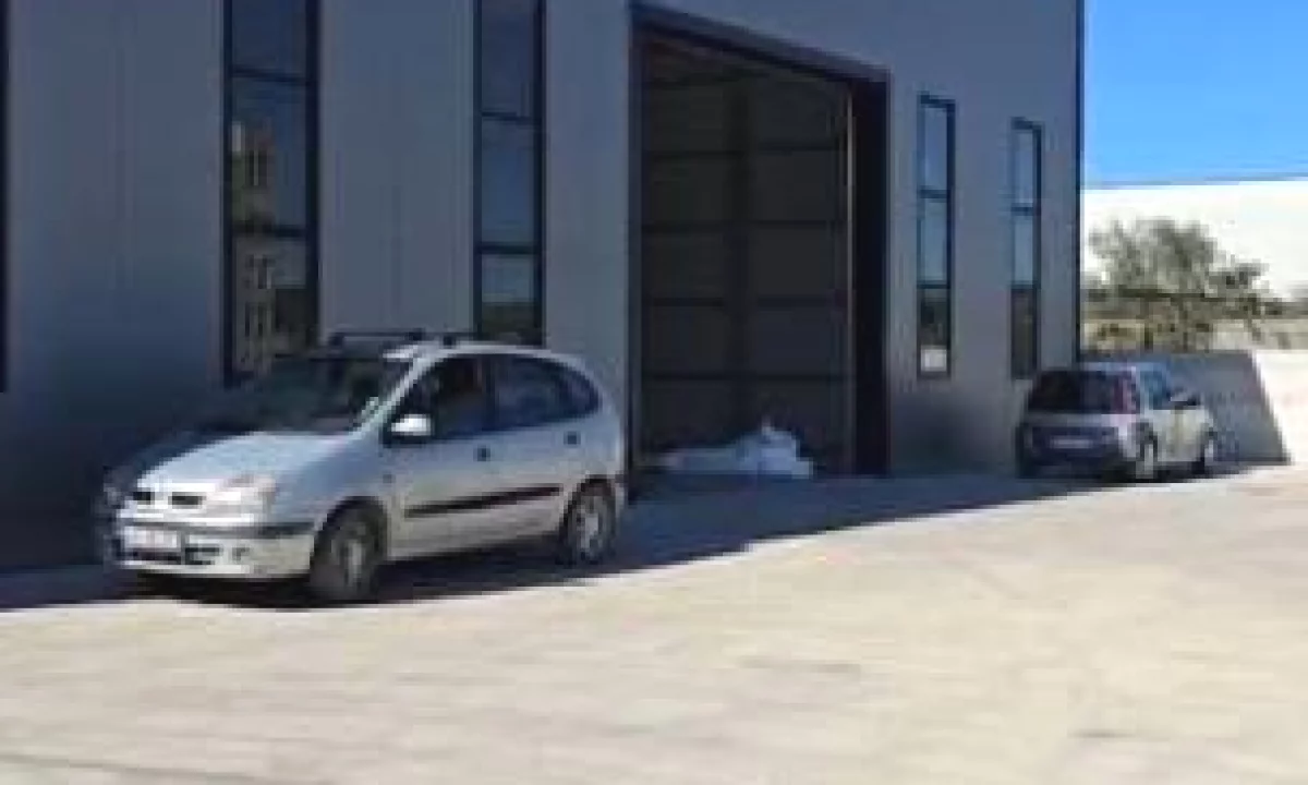 Eskluzive Jepet me qera Kapanon ne Autostraden Tirane Durres