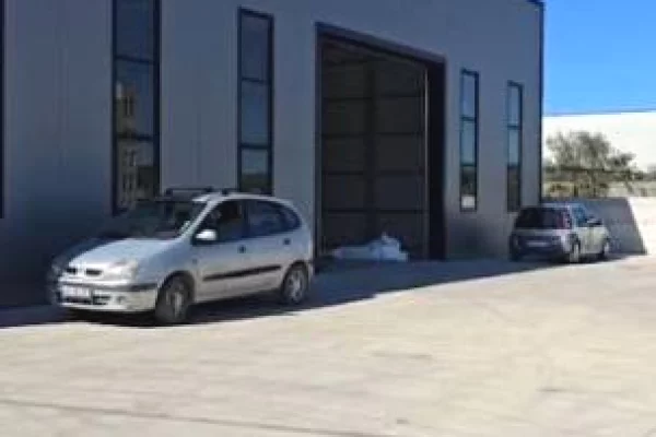 Ambient biznesi me qera 4+1 ne Tirane - 6,500,000 Leke